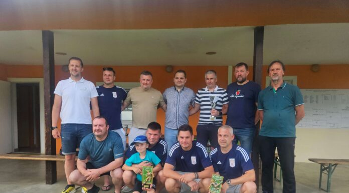 (MALI NOGOMET): Pečarovski veterani najboljši na zaključnem veteranskem turnirju Ravenske lige